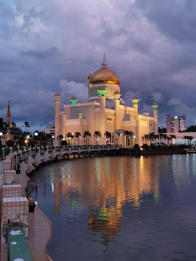 Legallery Suites Hotel Bandar Seri Begawan Exterior foto